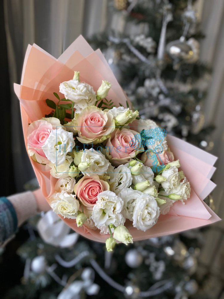 Букет цветов Очарование Букет цветов из: Розы и Лизиантусы